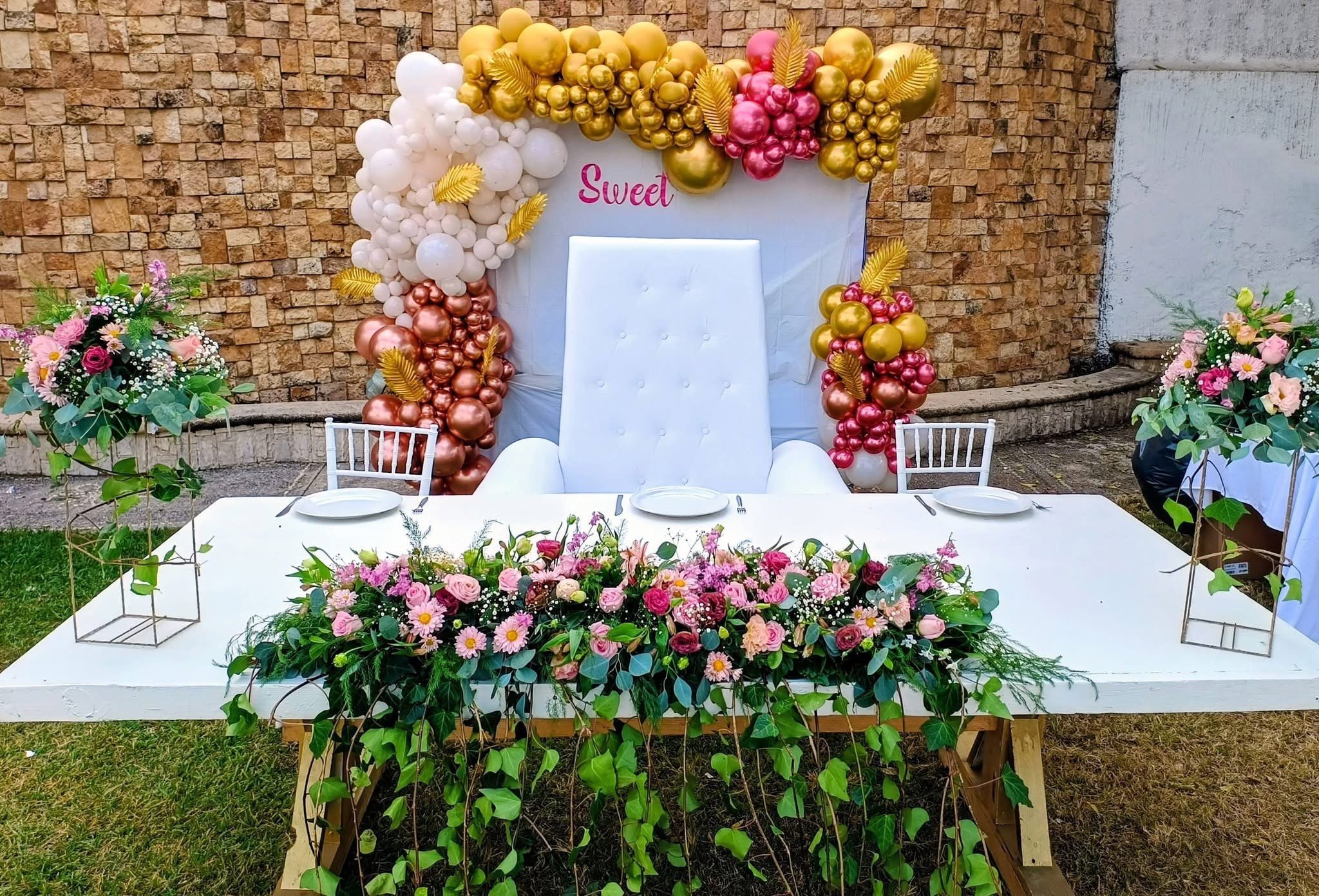 Celebración de quince años y decoración floral
